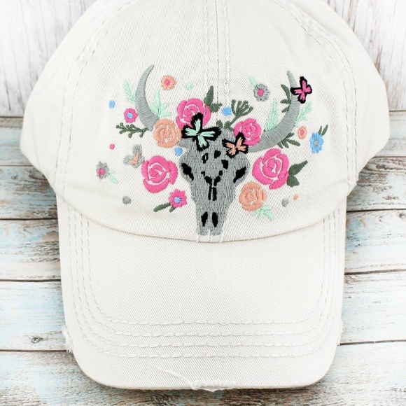 Accessories - Cream Distressed Longhorn Skull & Flowers Cap